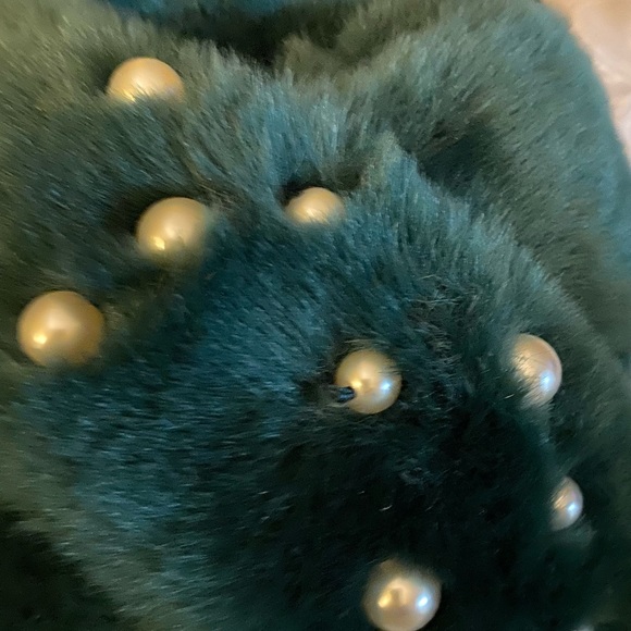 Slippers - Picture 3 of 4